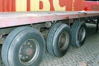 Flatbed semi-trailer - load restraint system failure